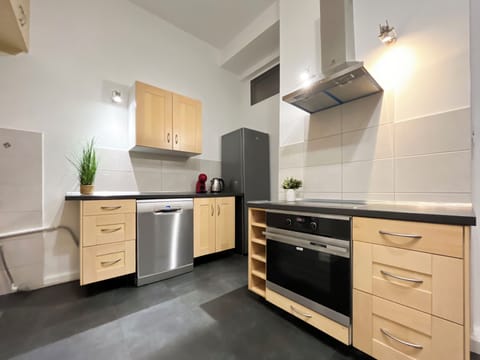 Apartment, Courtyard View | Private kitchen | Electric kettle