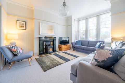 Sea Thrift House, Overstrand: Sitting room with wood burning stove and Smart television
