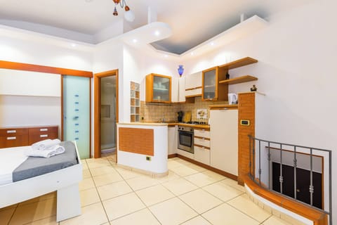 Studio (0 Bedroom) | Living area | TV