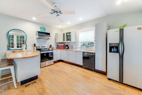 All you need to make meal time a bay breeze.