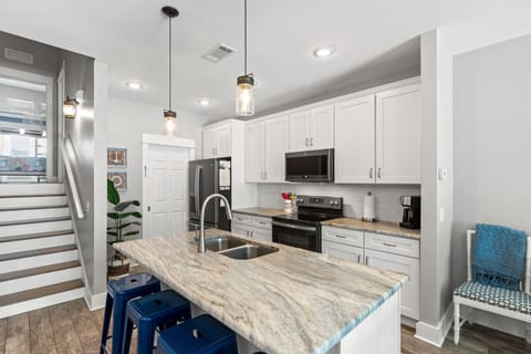 Kitchen Island w/ Seating