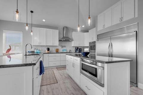 Large kitchen has all you need