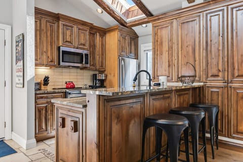 Fully equipped kitchen with bar seating