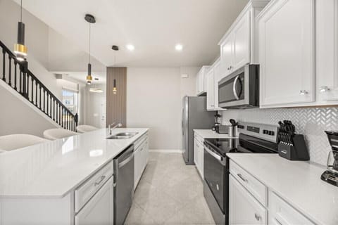 15843 Cape Coral Loop (8).jpg