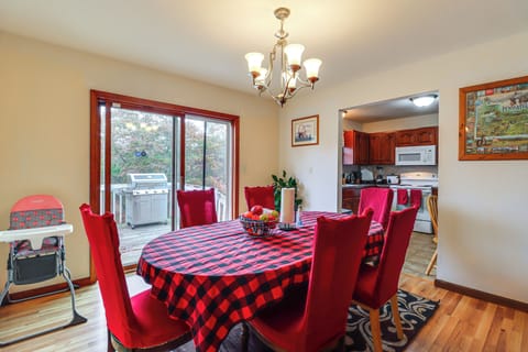 Dining Room | High Chair | Children's Books | Free WiFi