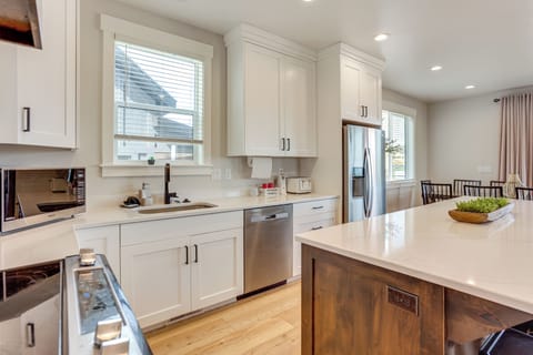 Kitchen | 1st Floor | Dishwasher | Drip Coffee Maker | Cooking Basics