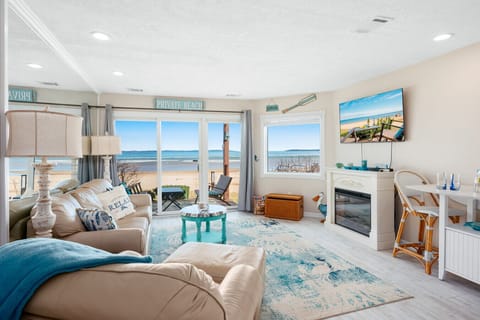 Soak in the sun and the sea breeze from this serene coastal living room. 🌊☀️