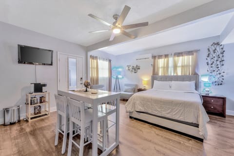 Signature Studio, Pets Allowed | Living area
