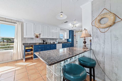 Breakfast bar and kitchen