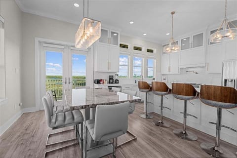 Stylish dining room and breakfast bar with seating for multiple guests, located next to the fully equipped kitchen.