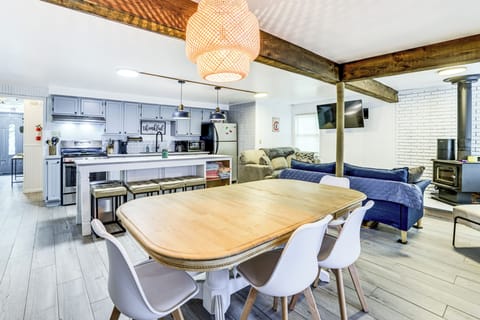 Living Space | Free WiFi | Central A/C & Heating