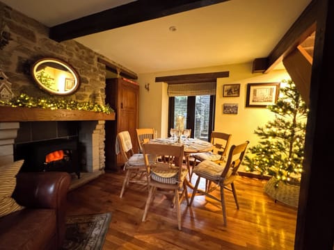 Cottage | Dining