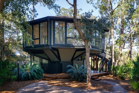 2065 Deer Island Road (Sea Loft)
