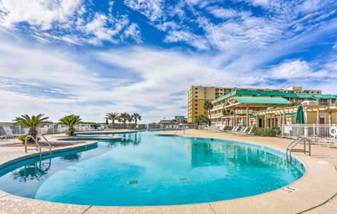 Indoor pool, 2 outdoor pools