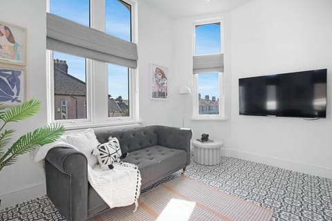 Apartment (The Family Nest – 3-Bed Apartment w) | Living room | Flat-screen TV