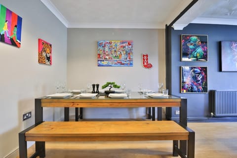 House (Spacious 3 Bed Home with Pool Table) | Dining