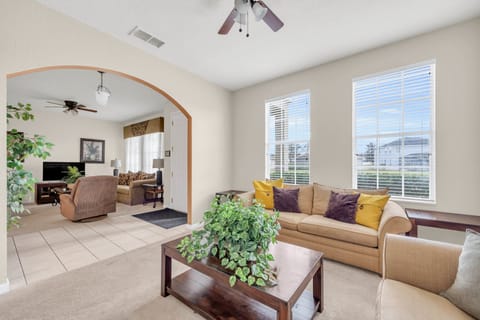 The house have 2 living room to enjoy with the family. 