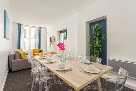 Apartment | Living area | 32-inch Smart TV with cable channels, Netflix, streaming services