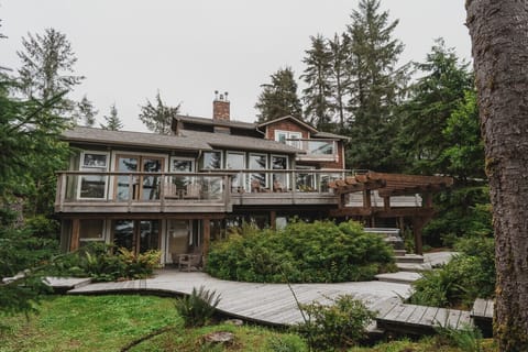 Front view of the house facing the beach
