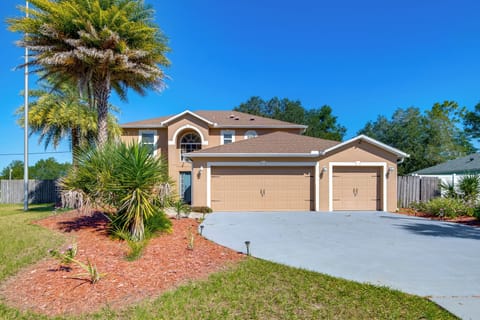 Ocala Vacation Rental | 3BR | 2.5BA | 2,200 Sq Ft | Stairs Required