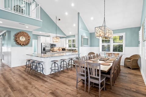 Dining Area - Seating for 14