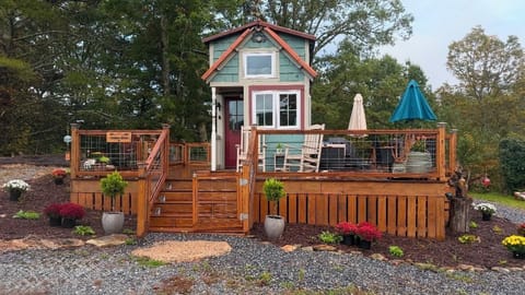 Topiaries to wrap around decks. Welcome to Volare Blue. Ring bell for good luck
