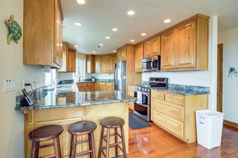 Breakfast Bar | Main Level