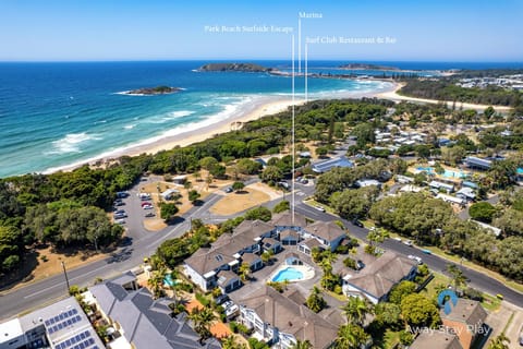 Walk to Surfclub or Marina