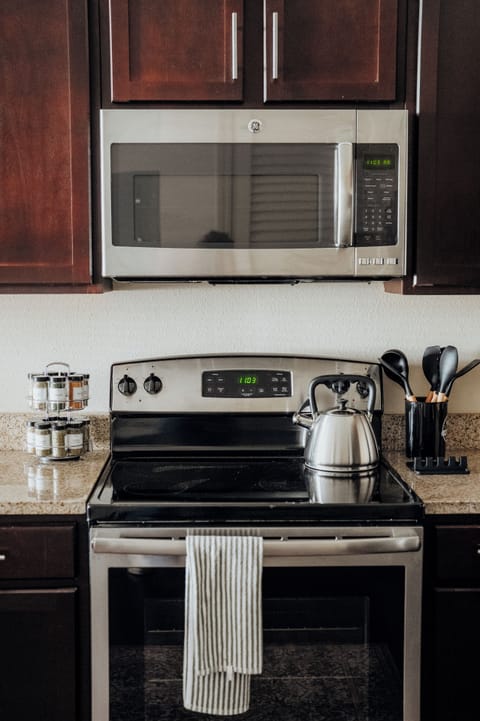 Cook, relax, and enjoy a cozy dining experience.