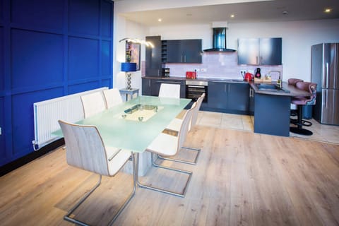 Get Social around a large dining table, or call in the team for meetings and get productive