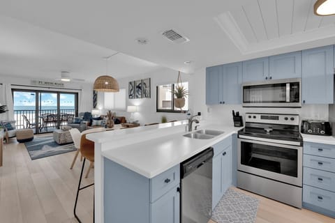 Newly remodeled kitchen at Carlos Pointe 516