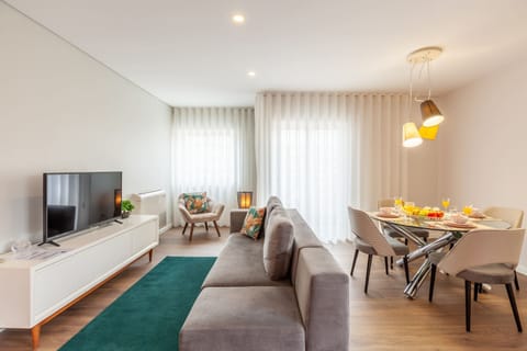 House | 2 bedrooms, desk
