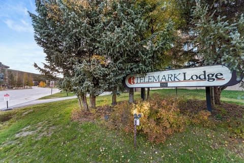 Telemark Lodge exterior.