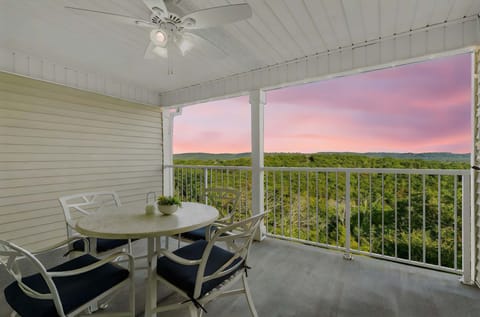 Condo, Multiple Beds, Balcony, Mountain View (Ozarks Vista Retreat ) | Outdoor dining