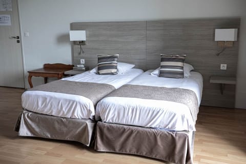 Superior Quadruple Room, Private Bathroom, City View | WiFi (free)