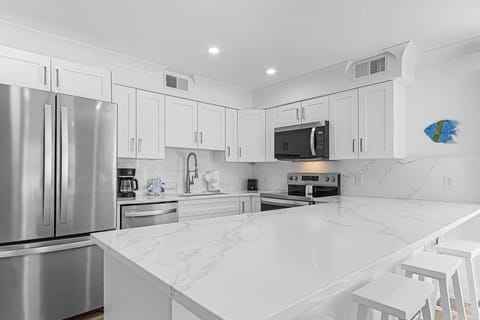 Condo, 2 Bedrooms | Private kitchen | Fridge, oven, coffee/tea maker, toaster