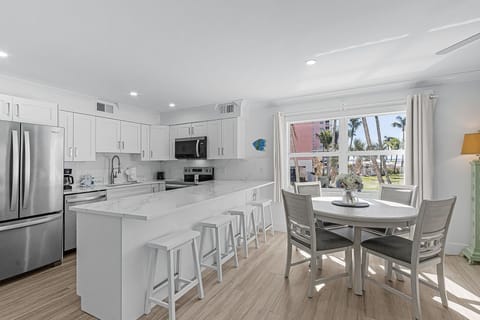 Condo, 2 Bedrooms | Private kitchen | Fridge, oven, coffee/tea maker, toaster