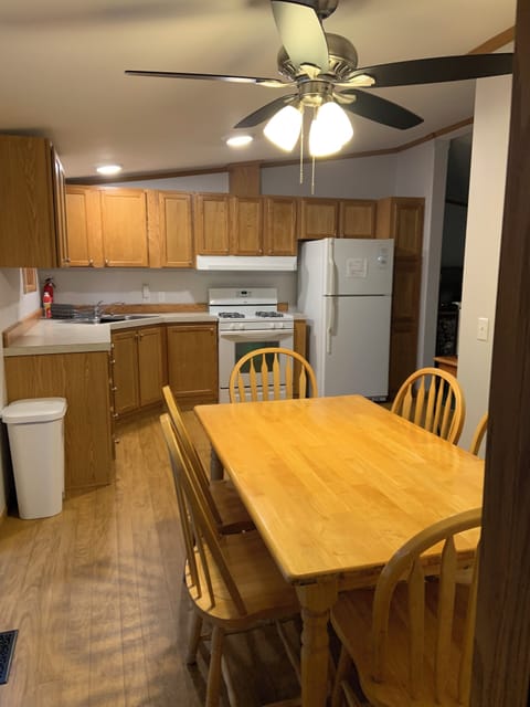 Eat-in Side of Kitchen