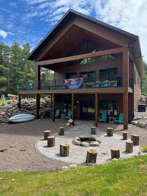 New build w/lake views from all levels! 3k+ sq.ft, 4bdrm / 3bath / twin beds (4) Sleeping Loft, ramp access, covered wrap-around deck, finished lower-level walk out to the fire-pit area and path to private boat dock, and views of sunrise and sunset.
