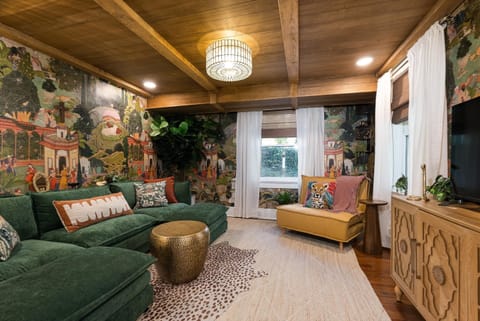Living Room / Lounge
