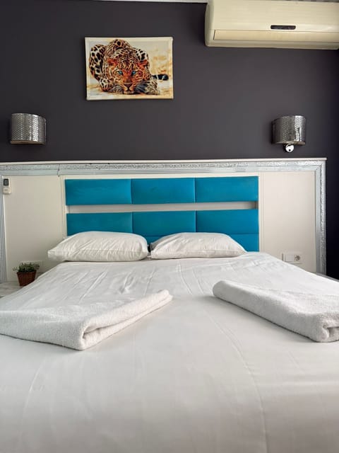 Blackout drapes, soundproofing, iron/ironing board, free WiFi