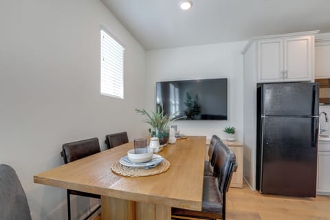 Dining Area | Smart TV | 2 Workspaces | Free WiFi