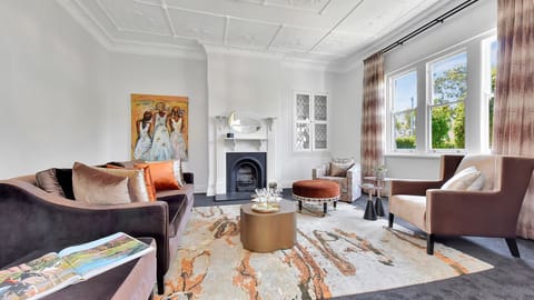 Bright and cozy lounge.