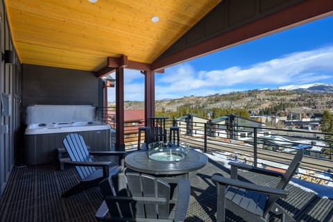 Covered Deck with Private Hot Tub and Outdoor Fire Pit