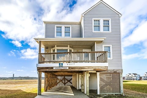 Bright and welcoming townhome just steps from the beach in Cottages at the Cape.
