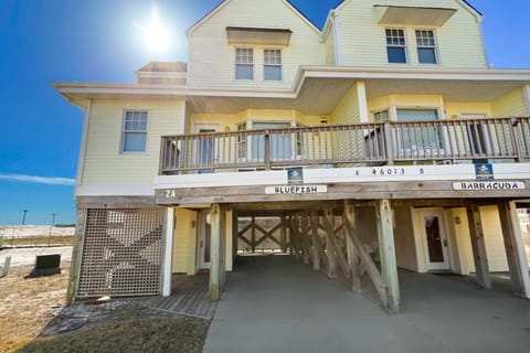 Welcoming coastal townhouse in Cottages at the Cape.