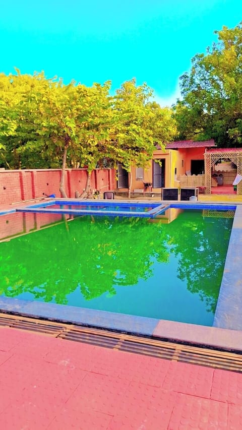 15 outdoor pools