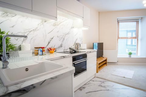 Station Road - 1 Bedroom Apt - Burry Port (8705)