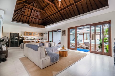 Villa, 4 Bedrooms, Non Smoking, Private Pool | Living area