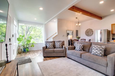 Living Area | Dining Table